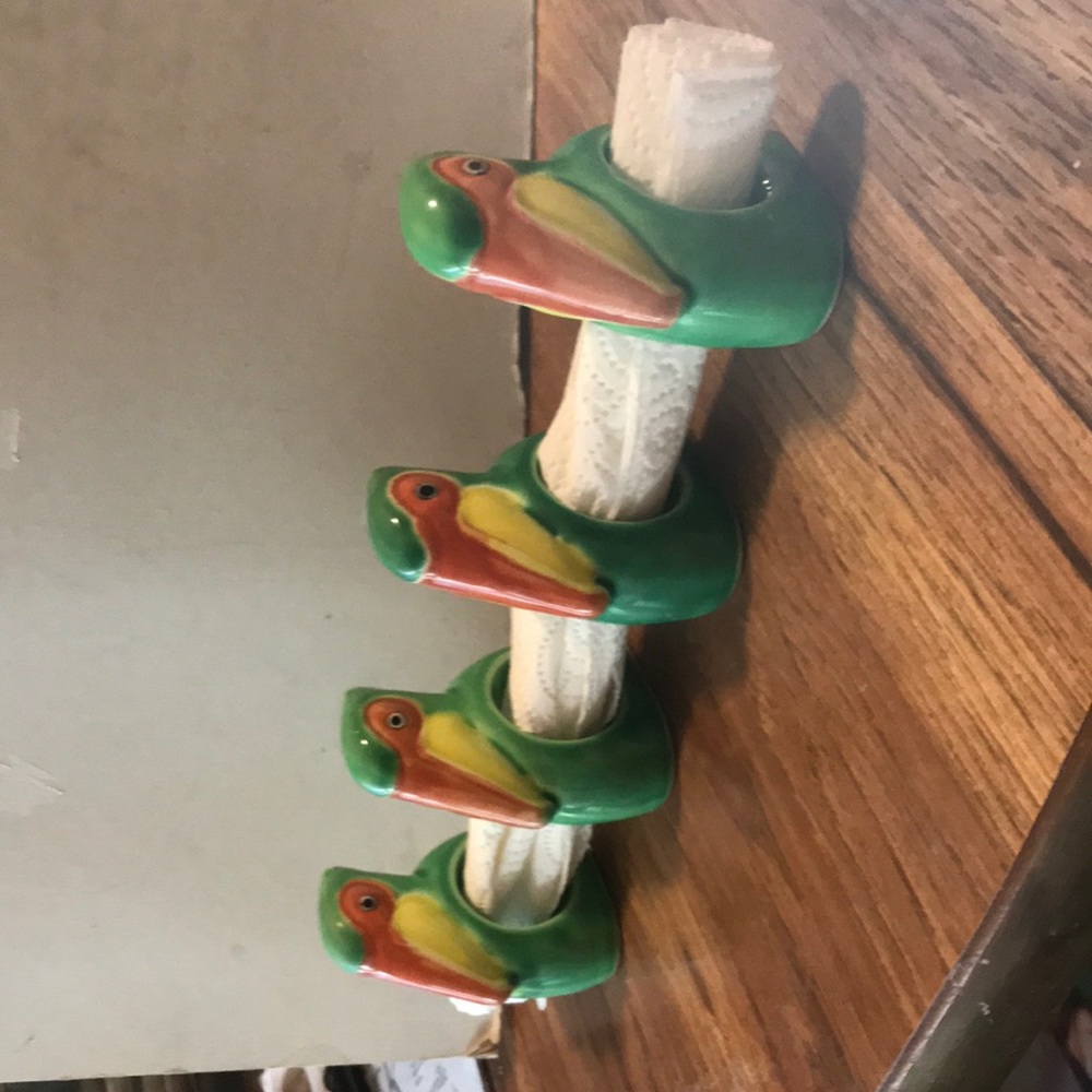 Adorable set of 4 Tropical Pelican ceramic napkin holders  perfect condition n
